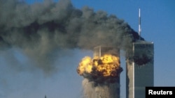 Kituo cha Kimataifa cha Biashara, Marekani kufuatia shambuizi la kigaidi lililofanywa na ndege iliyokuwa imetekwa huko New York City, Septemba 11, 2001.REUTERS/Sean Adair SV