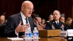 James Clapper testificó en el Senado junto con el general Keith Alexander, director de la Agencia de Seguridad Nacional.