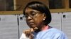 La directrice de l'OMS pour la région Afrique, Dr Matshidiso Moeti, lors d'une visite à Zuma Town, dans la banlieue de Monrovia, au Liberia, le 22 avril 2015. (Photo Zoom Dosso/AFP)