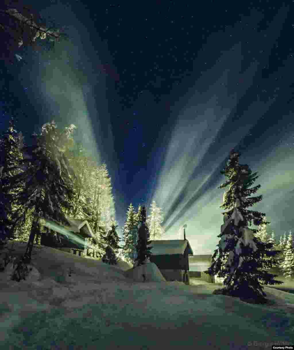 "Light in the Sky (Cahaya di Langit" oleh Giorgia Hofer (www.cortinastelle.it). (Courtesy: twanight.org/contest)