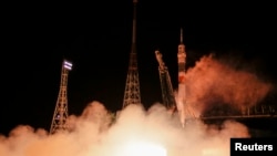 Pesawat antariksa Soyuz membawa para astronot ke Stasiun Antariksa di kosmodrom Baikonur (24/11).