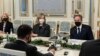 Amerika Isaba Uburusiya Guhitamwo Amahoro canke Intambara ku Kibazo ca Ukraine