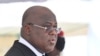 Felix Tshisekedi, président de la République démocratique du Congo (RDC) et président de l'Union africaine, prononce un discours lors des funérailles nationales du défunt président tchadien Idriss Deby Itno, à N'Djamena, le 23 avril 2021.