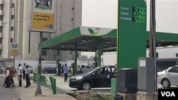 Nigeria adalah produsen minyak terbesar Afrika, namun mayoritas penduduknya hidup dalam kemiskinan.