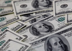 FILE PHOTO: U.S. one hundred dollar notes are seen in this picture illustration taken in Seoul, Feb. 7, 2011.