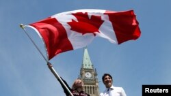 Luego de varios de meses de trabajo con Inmigración Canadá, Global Affairs (GAC) y el Ministerio de Seguridad Fronteriza, el gobierno de Canadá decidió extender la validez de pasaportes vencidos de venezolanos por un plazo de 5 años.
