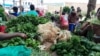 Sur un marché à Bujumbura, au Burundi, le 14 février 2017. (VOA/Christophe Nkurunziza)