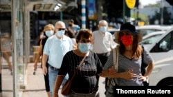 Israel comienza a aliviar las restricciones del coronavirus a medida que baja la tasa de infección. Ramat Gan, Israel, 18 de octubre de 2020.