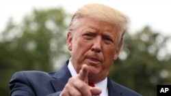 "En lo que a mí respecta, están muertas", dijo Trump a periodistas sobre las conversaciones de EE.UU. con el Talibán y líderes afganos, cuando salía de la Casa Blanca para viajar a un mitin político en Carolina del Norte. Sep. 9 de 2019. AP/Andrew Harnik.
