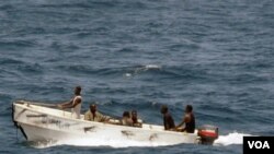 Aksi para bajak laut Somalia merugikan dunia hingga 7 miliar dolar per tahun (foto: dok).