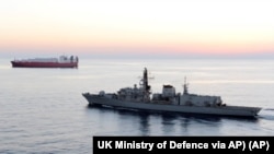 英國皇家海軍“蒙特羅斯號”護衛艦介入霍爾木茲海峽。
