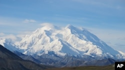 位于阿拉斯加州的麦金利山峰 