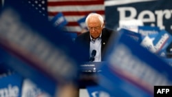 Le sénateur du Vermont Bernie Sanders s'exprime lors d'un rassemblement de campagne à la Cass Technical High School à Detroit, Michigan, le 27 octobre 2019. (Photo by JEFF KOWALSKY / AFP)