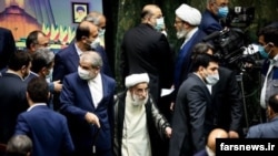 حضور بدون ماسک جنتی در مراسم تحلیف رئیسی