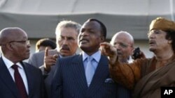 Le leader libyen Moammar Kadhafi en compagnie des présidents sud-african, Jacob , Zuma, et congolais, Denis Sassou Nguesso, à Tripoli