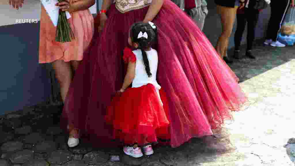 Durante el festejo se permitió el ingreso de un número reducido de familiares de las reclusas. 