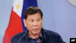Presiden Filipina Rodrigo Duterte hadir dalam sebuah acara di Istana Kepresidenan Malacanang di Manila pada 24 Agustus 2021. (Foto: Malacanang Presidential Photographers Division via AP/King Rodriguez)