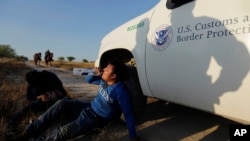 La administración Trump dice que está rechazando a todo el que cruce ilegalmente sus fronteras.