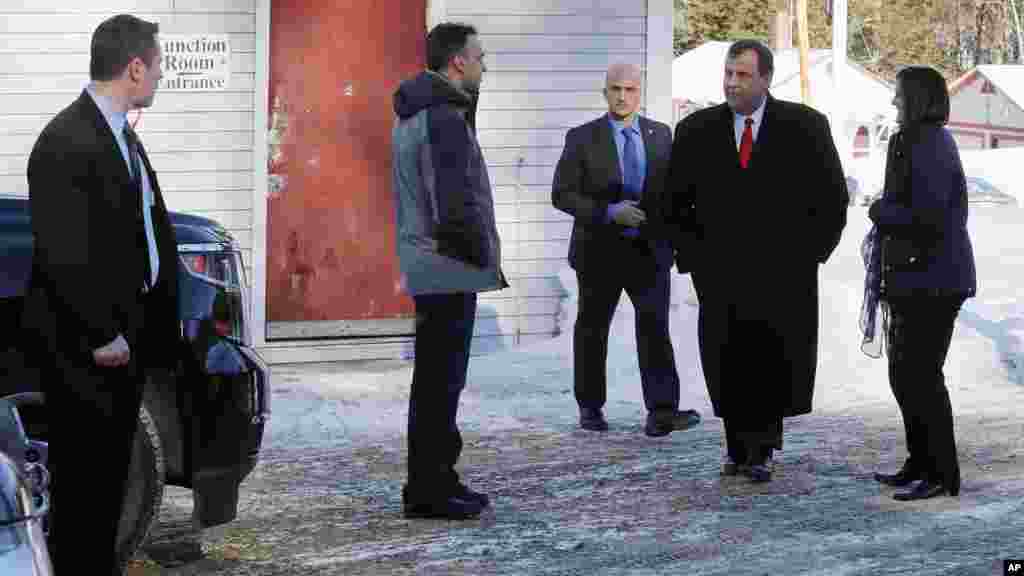 Pour raison de tempête de neige qui s’abat sur le Nord-Est des Etats-Unis, le candidat aux primaires républicaines pour la présidentielle, le gouverneur du New Jersey Chris Christie met une pause à sa campagne dans le pays nord du New Hampshire, à Littleton, NH, 22 janvier 2016