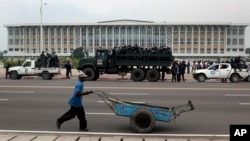 Le Palais du Peuple, siège du Parlement de la RDC, à Kinshasa, lundi le 5 décembre 2011.