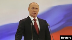 La decisión del presidente Vladimir Putin se suma a otras medidas de su gobierno para limitar la labor de activistas prodemocráticos.