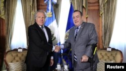 El mandatario guatemalteco ya había adelantado que pondría fin a las relaciones con el gobierno en disputa de Nicolás Maduro. Foto: Presidencia de Guatemala via Reuters.