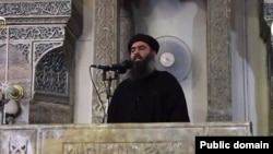 ابوبکر البغدادی، رهبر داعش در حال سخنرانی در مسجد جامع نورالدین شهر موصل
