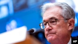 Kepala Bank Sentral AS Chairman Jerome Powell berbicara dalam sebuah acara di Capitol Hill, Washington, pada 30 September 2021. (Foto: AP/Sarah Silbiger)