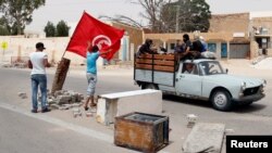 Des manifestants protestent pour obtenir des emplois dans la région de Tataouine, Tunisie, le 12 mai 2017.