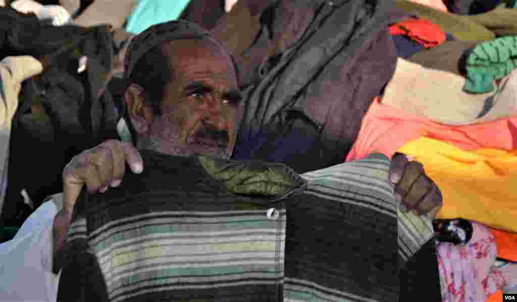 کراچی، لاہور اور دیگر شہروں کی طرح کوئٹہ کی مارکیٹ بھی گرم ملبوسات کے لیے مشہور ہے۔
