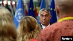 El primer ministro de Hungría, Viktor Orban, se dirige a los medios de comunicación en el edificio del Consejo Europeo durante las reuniones de la UE en Bruselas, Bélgica, el 24 de junio de 2021.