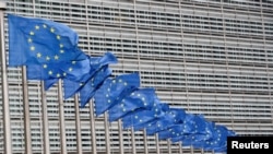 벨기에 브뤼셀 시내 유럽연합(EU) 집행위원회 청사 앞에 EU기들이 게양돼 있다. (자료사진)