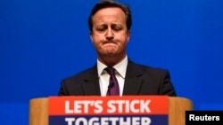 PM Inggris David Cameron memberikan pidato emosional di Aberdeen, berusaha untuk mengajak pemilih Skotlandia tetap bergabung dengan Inggris (15/9).