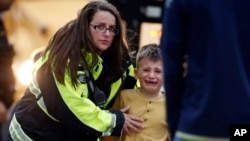 Las autoridades no dieron a conocer el nombre del estudiante fallecido en el tiroteo en la escuela ubicada en un lujoso suburbio de Denver el martes 7 de mayo de 2019, pero señalaron que se trataba de un varón de 18 años.