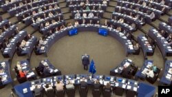 Le chef de l'exécutif de l'Union européenne, Jean-Claude Juncker, prononce son discours sur l'état de l'Union au Parlement européen à Strasbourg, dans l'est de la France, 14 septembre 2016. 