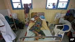 Paciente diagnosticada com SIDA internado no hospital de Kinshasa.