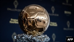 The Ballon d'Or trophy is displayed during a press conference to present the new Ballon d'Or trophy, on the outskirts of Paris, on September 19, 2019. (Photo by Thomas SAMSON / AFP)