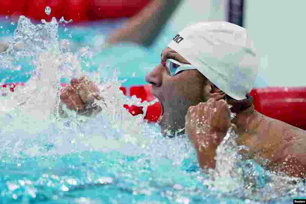 Ahmed Hafnaoui of Tunisia reacts after winning gold in the Men's 400m Freestyle - Final. REUTERS/Aleksandra Szmigiel/ 