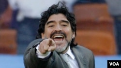 Junto a Maradona también fueron seleccionadas otras figuras como Alfredo Di Estefano, Zinedine Zidane, Beckenbauer entre otros.