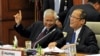 Philippine President Benigno Aquino (R) chats to Philippine Foreign Affairs Secretary Albert del Rosario (L) during the 9th Brunei-Indonesia-Malaysia-Philippines East ASEAN Growth Area (BIMP-EAGA), Apr. 25, 2013. 