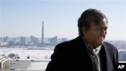 2013년 에릭 슈미트 구글 회장과 함께 평양을 방문 중인 빌 리처드슨 전 뉴멕시코 주지사. 