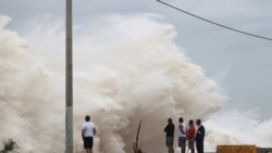 El huracán Beryl ha generado vientos de hasta 250 kilómetros por hora, se desplaza por el Caribe y ahora se acerca a las costas de Jamaica.