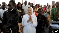 Penganut agama Kristen beribadah di sebuah gereja di Khartoum, Sudan (foto: ilustrasi). 