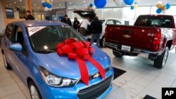 Archivo - La industria automotriz, otra víctima de la pandemia del coronavirus.