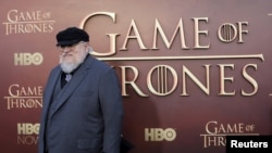Le co-réalisateur George R.R. Martin dans la première saison de HBO's "Game of Thrones" 