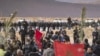 Des agriculteurs marocains protestent dans la ville de Figuig, le 18 mars 2021, après que les autorités algériennes ont expulsé les producteurs de dattes du territoire algérien dans une zone frontalière qu'ils sont traditionnellement autorisés à exploiter. 