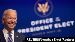Le président américain élu Joe Biden au théâtre qui lui sert de quartier général de transition à Wilmington, dans le Delaware, aux États-Unis, le 10 novembre 2020.
