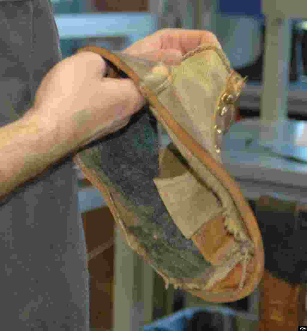 The boot is stripped down to the shell, Portland, Oregon, Jan. 20, 2014. (Steve Herman/VOA)