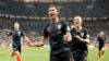Mario Mandžukić wa Croatia akisherehekea goli la ushindi dhidi ya Uingereza Jumatan\o.