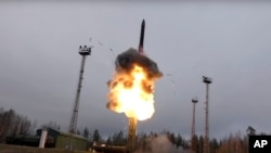 러시아 모처에서 '아방가르드' 극초음속 무기 시험을 위해 대륙간탄도미사일(ICBM)을 발사하고 있다. (자료사진=러시아 국방부)